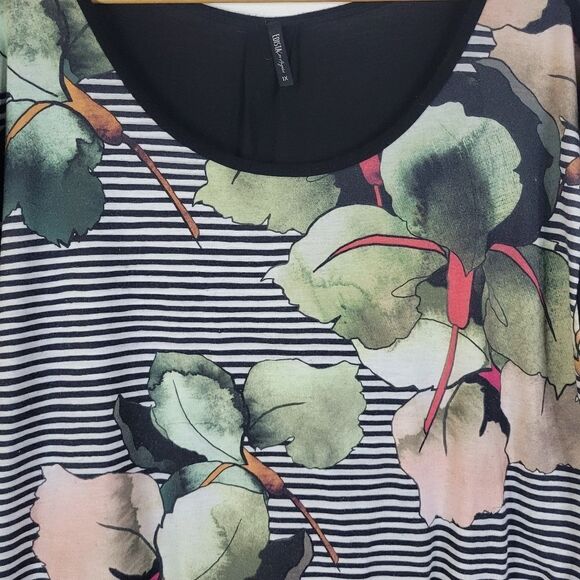 Floral Striped Sleeveless Top - Picture 2 of 8